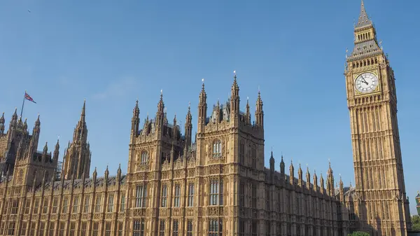 Parlamento binaları namı diğer Londra 'daki Westminster Sarayı.
