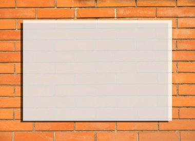 Arkaplan olarak kullanışlı boş paneli olan sanayi tipi kırmızı tuğla duvar