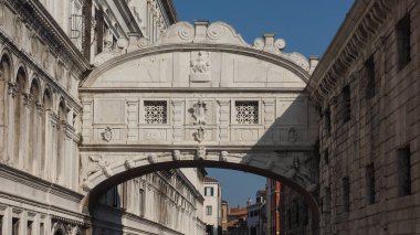 Ponte dei Sospiri (anlamı: İç Çekiş Köprüsü) Venedik, İtalya