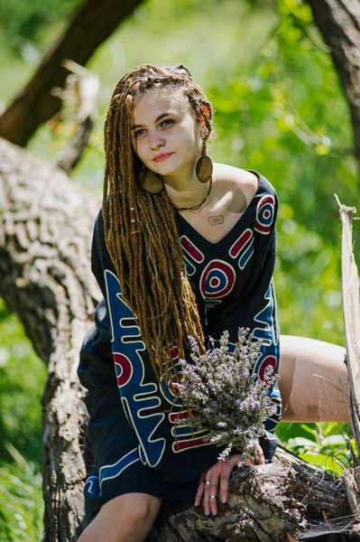 Beautiful Girl Dreadlocks Dressed Hippie Style Poses Outdoors — Stock Photo, Image