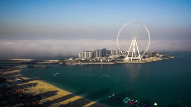 DUBAI, BAE, 20 Mart 2021: Bluwater Adası Dubai.View Büyük Ferris Weel Panoraması.