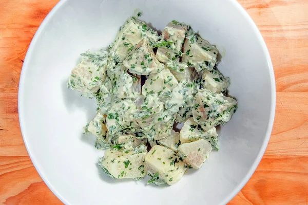 Aardappelsalade Met Mosterd Zaden Witte Vulling Rustieke Stijl — Stockfoto
