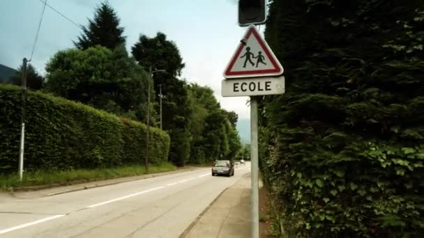 学校警告道路標識 フランス — ストック動画