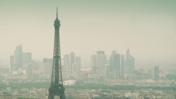 Topo Torre Eiffel Arranha Céus Distantes — Vídeo de Stock