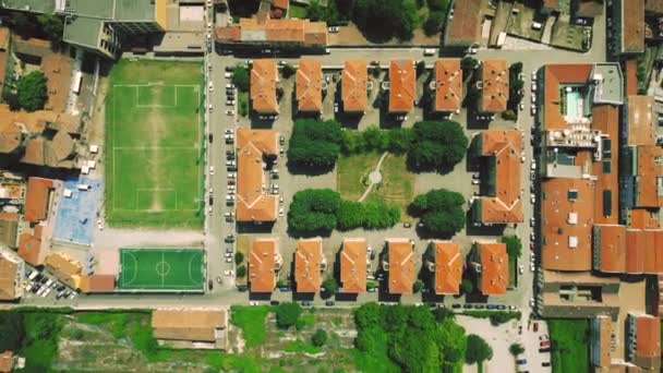 Vista Aérea Los Edificios Residenciales Las Instalaciones Deportivas — Vídeos de Stock