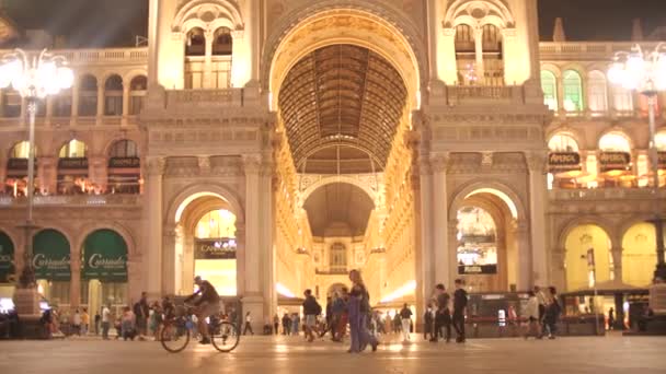 Милан Италия Июня 2023 Года Переполненная Площадь Дуомо Соборная Площадь — стоковое видео