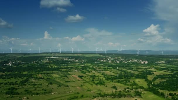 Аэросъемка Большой Современной Ветряной Электростанции Европе — стоковое видео