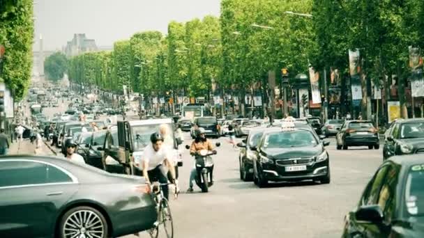 Paris Frankreich Juni 2023 Straßenverkehr Auf Der Champs Elysees Straße — Stockvideo