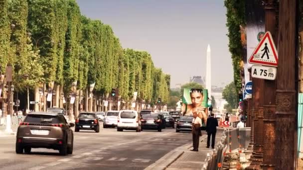 パリス フランス 2023年6月12日 アベニューの交通渋滞 シャンゼリゼ — ストック動画