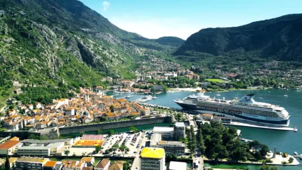 Kotor Montenegro Mai 2023 Luftaufnahme Der Tui Marella Explorer — Stockvideo