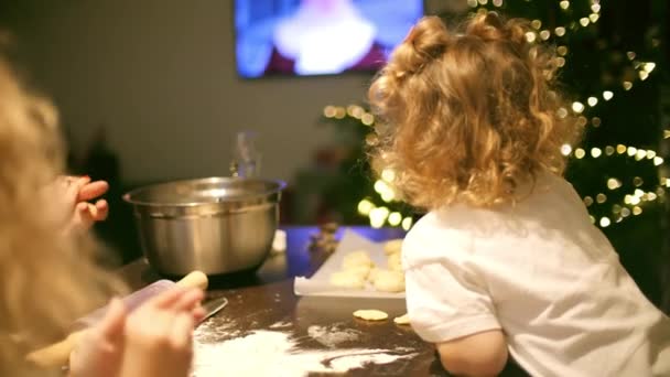 Семейная Кухня Перед Рождеством Новым Годом — стоковое видео
