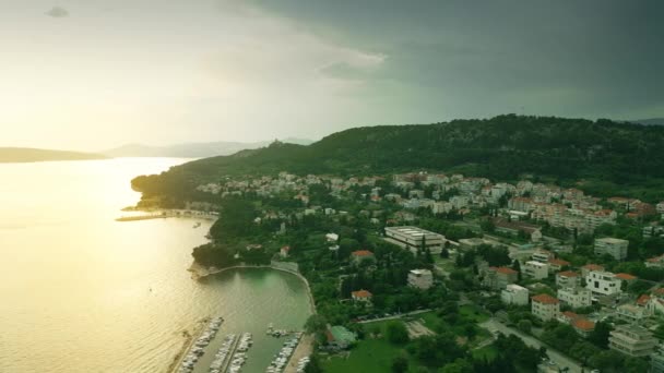 Widok Lotu Ptaka Plaże Pobliżu Splitu Wieczorem — Wideo stockowe