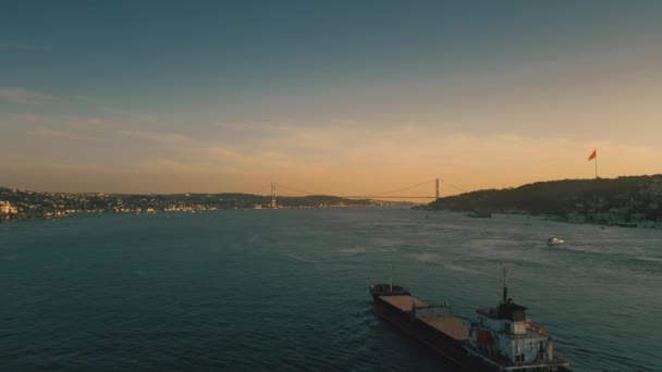 Kırmızı Bir Kargo Gemisinin Hava Görüntüsü — Stok video