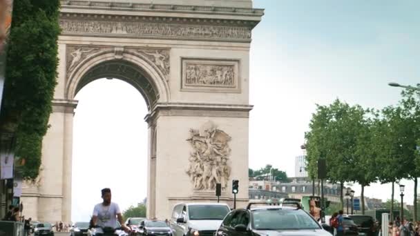 Paris França Junho 2023 Trânsito Rodoviário Avenida Dos Campos Elísios — Vídeo de Stock