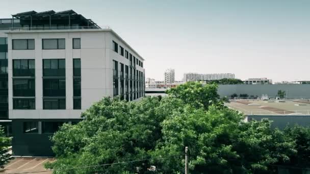 新的现代通用办公大楼的空中景观 — 图库视频影像