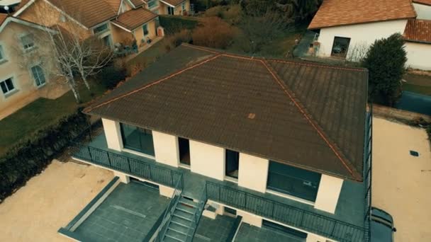 Aerial Drone Shot New Genérico Four Apartment House — Vídeos de Stock