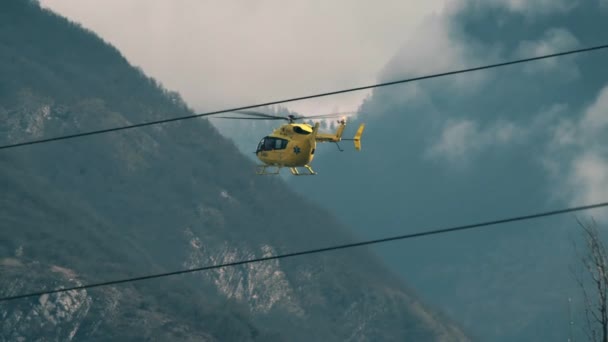 Landningshelikopter Från Samu Räddningstjänsten — Stockvideo