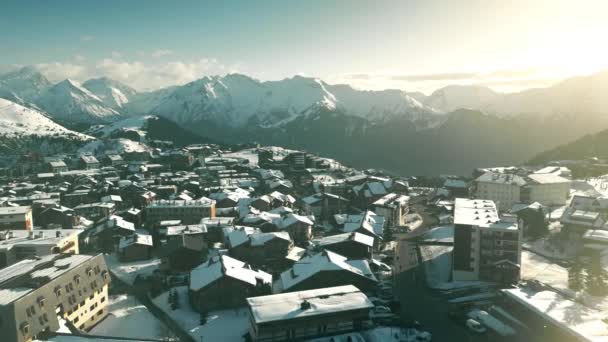 Alpe Dhuez酒店和小屋的空中拍摄 — 图库视频影像