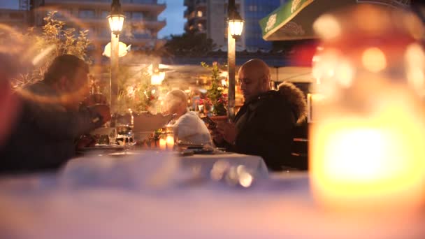 Budva Montenegro Травня 2023 Люди Насолоджуються Середземноморською Кухнею — стокове відео