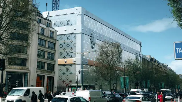 Paris Francja Kwietnia 2024 Louis Vuitton Boutique — Zdjęcie stockowe