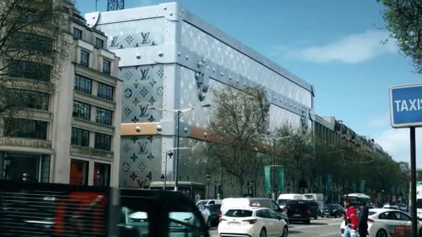 Париж Франция Апреля 2024 Года Бутик Louis Vuitton — стоковое видео