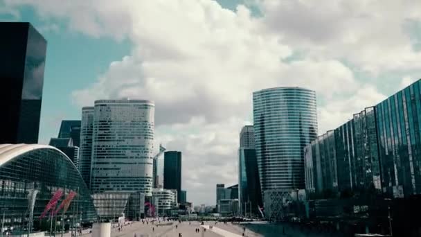 Париж Франция Апреля 2024 Года Занятая Площадь Железнодорожном Вокзале Defense — стоковое видео