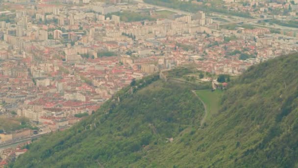 Grenoble中心和Fort Bastille 从上面看 — 图库视频影像