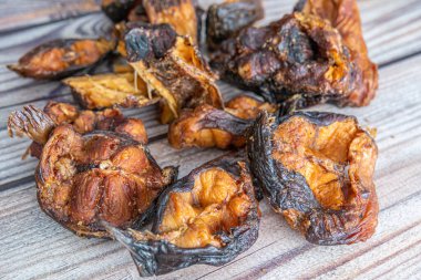 Çorba ve sos hazırlamak için kurutulmuş Nijerya Balığı kullanıldı.