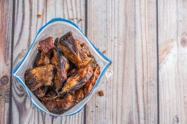 Çorba ve sos hazırlamak için kurutulmuş Nijerya Balığı kullanıldı.