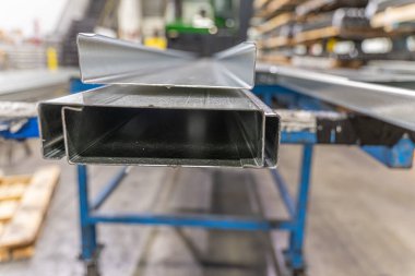 Duvar iskeleti için metal damızlık.