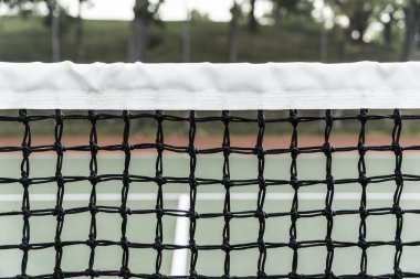 outdoor tennis courts to play sports