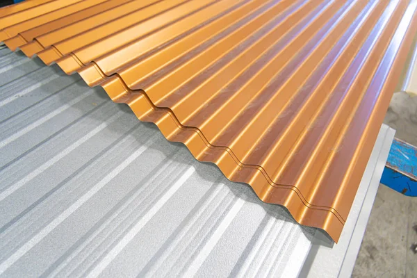 Blechgewellte Dachprofile Für Die Blechdachfabrik lizenzfreie Stockbilder