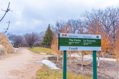 15 Nisan 2023 - Winnipeg Manitoba Kanada - Çatalların oraya park eder