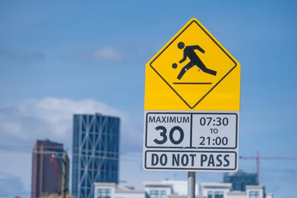 Street Speed Limit Sign Calgary Skyline — Stock Photo, Image