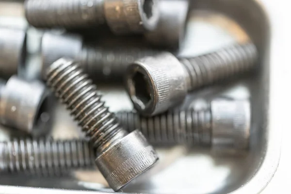 Makineleri Bir Arada Tutmak Için Kullanılan Metal Vidalar — Stok fotoğraf