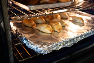 Nijerya Etli Turtaları Fırında Pişiyor