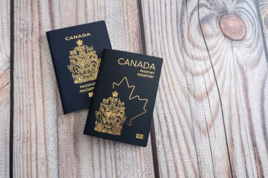 Eski ve Yeni Kanada Pasaportları