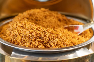 Jollof Rice Nijerya 'da bir kutlamada Bulaşıkta