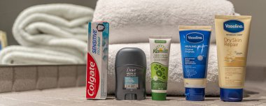 15 Mart 2022 - Winnipeg Manitoba Kanada - Kişisel bakım malzemeleri koleksiyonu