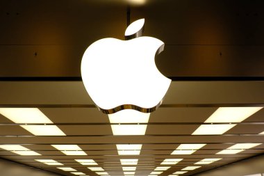8 Aralık 2024 - Calgary Alberta Kanada - Apple Store tabelası