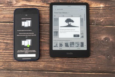 Ocak 12025 - Calgary Alberta Kanada - Amazon Kindle Kağıt Beyaz Tableti