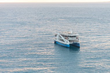 20 Ocak 2025 - Büyük Stirrup Cay Bahamas - Limana yolcu götürmek için gemi
