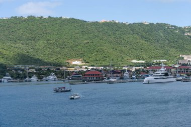 25 Ocak 2025 - St Thomas ABD Virgin Adaları - liman ve şehir manzarası