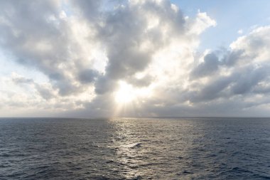 Bir yolcu gemisinden deniz manzarası