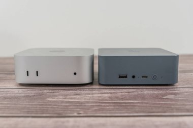 9 Ocak 2025 - Calgary Alberta Kanada - Apple Mac Mini M4 ve Mini PC
