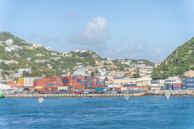 23 Ocak 2024 - Philipsburg Sint Maarten - kargo konteynerleri