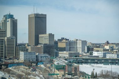 18 Mart 2022 - Winnipeg Manitoba Kanada - Winnipeg şehir merkezi manzarası