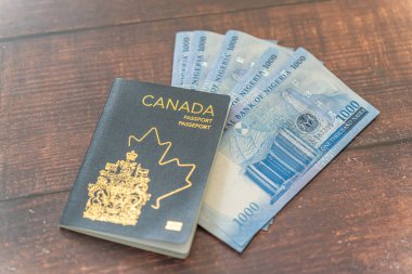 Nijerya Naira Banknotları ile Kanada Pasaportu