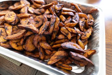 Kızarmış muz Dodo yemeye hazır.