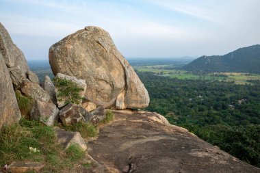 Mihintale 'deki Budist tapınağı Anuradhapura yakınlarındaki antik şehir, Sri Lanka.